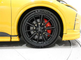タイヤサイズは(235/45R21)で純正アルミホイールです!
