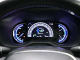 とっても見やすいメーターです。夜間時はラグジュアリーな気分にさせてくれる照明が魅力ですので、夜のドライブも楽しみになりますよ♪