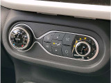 ■温度設定をしておけばいつでも快適な車内温度を維持できるオートエアコン!