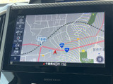 目的地設定がスムーズに行える大型画面。道案内で、初めての場所でも安心ドライブをサポートします。詳しい地図表示で、お出かけがさらに楽しくなります。