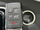 【キーレスエントリー】バッグやポケットからキーを取り出すことなく車にアクセスして、ロックとアラームを設定できます。 毎日の利便性をさらに高める機能です。