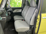 運転しやすい視界と、操作しやすい配置が魅力。快適なドライブをサポートする、機能的な空間です。