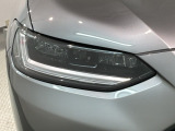 LEDヘッドライトは、点灯の瞬間から最大光量を発揮し、突然暗くなるトンネルなどでの安定感を高めます。