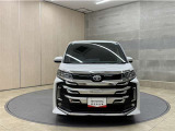 お車購入のポイントとなるフロントマスクです。上質で迫力あるデザインですね☆☆