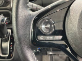 ステアリングにオーディオ操作スイッチが付いています。オーディオ画面に直接タッチしなくても操作が出来ますので、運転に集中できます。