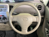 インテリアに合わせたデザインのステアリングは、運転される方のことも考え、運転しやすい形状、大きさです。是非一度、実際に触ってお確かめください。