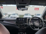 視界広々で運転しやすいインパネ