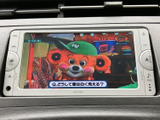 停車中には、テレビや動画を楽しめます。長距離移動の待ち時間も快適に過ごせる便利な機能です。