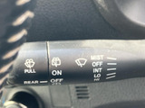 雨天時や視界不良時でも、クリアな視界を確保できます。運転状況に合わせて、最適なワイピングを。