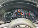 視認性の高いメーター類が運転に必要な情報をわかりやすく表示。直感的に操作でき、運転に集中できる空間です。