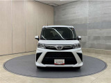 お車購入のポイントとなるフロントマスクです!シャープな目つきが印象的なデザインのヘッドランプです。