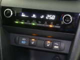 【オートエアコン】車内温度を感知して自動で温度調整をしてくれるのでいつでも快適な車内空間を創り上げます!どの席に座っても快適なドライブが楽しめます♪