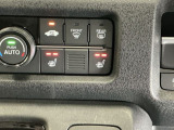 運転席/助手席シートヒーターで寒い日もすぐに温かくなり快適に過ごせます。2段階の温度調整が可能です