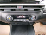 快適オートエアコン付♪設定温度をキープし車内を快適な温度に保ちます♪