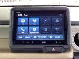 純正のディスプレイオーディオを搭載しています。Apple CarPlayやAndroid Autoに対応しているので、スマートフォンの機能を車内でも手軽に使えます。