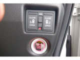 パワースライドドア付で開閉操作は運転席からもできます。