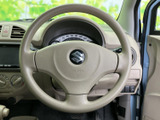 握りやすい形状で、運転操作をスムーズにします。運転姿勢に合わせた位置調整が可能。快適なドライビング体験を。
