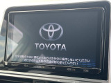 【メーカー純正9インチナビ】インテリアに溶け込むスタイリッシュな「専用設計」メーカーナビを装備♪視認性や操作性など基本性能にも優れ、より上質なカーライフをお楽しみいただけます。