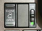 【パワースライドドア】スマートキーや運転席のスイッチでスライドドアの開閉が可能♪電動だから力を入れてドアを開ける必要が無く、小さいお子様でも、重い荷物を持っている時もラクに開け閉めできます♪