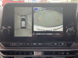 アラウンドビューモニターです☆車の前後左右にカメラがついており駐車時には上から車を見たような画面が見れますので、4方向の状況を確認することができる便利な機能です☆