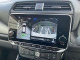 【アラウンドビューモニター】空から見下ろした映像がナビ画面にて確認可能です。駐車もラクラクですよ♪