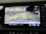 バックカメラの画像です。ガイドラインがスムースな車庫入れをサポートいたします。車庫入れの安心感がアップしますね。
