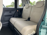 後席からの景色も広く、開放感があります。家族や友人と一緒に、楽しいカーライフを満喫できます。
