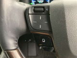 運転中、オーディオの操作をしてて、ハッとしたことはありませんか?ステアリングスイッチは、運転中でもハンドルでオーディオの操作が可能です。安全なドライブをサポートします。