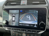 空から車を見たような「アラウンドビューモニター」!車の周りが一目で確認できるので、小さなお子様や障害物があっても安心して乗ることができます。