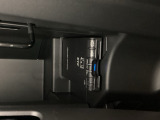 ETCもついています。高速道路の料金所の通過も楽々です。 カードの取り出しもしやすい場所についています。