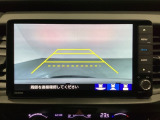 バックでの車庫入れも安心です!リアカメラが付いているバックモニター付のナビを装備しております。操作線もついており距離感も画面から確認できます。