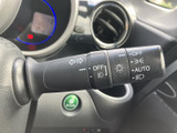 操作しやすい位置に配置されたウインカーレバーです。スムーズな操作で、安全な運転をサポートします。直感的に操作できるので安心です。
