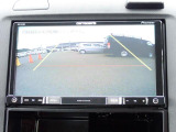 バックカメラ装備しております。駐車時に大変役に立ちますよ。駐車が苦手な方にも便利機能です。