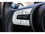 ハンドル左部分でオーディオ操作が可能。そのため、運転中でも目線をずらさずに安全運転♪また、メーターの表示切替もダイヤル式でお好みに合わせられます。
