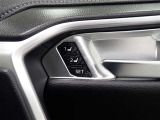 シートポジションメモリー付。運転席に、2名分のシートポジションを記憶・再現します。ドライバー交代の際に便利です!