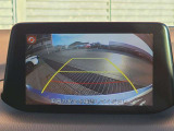 カラーで後方映像をモニターに映し出してくれるので、ショッピングモールのような狭い駐車場であったとしても障害物を見つけ、楽々駐車することができますね。