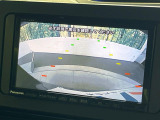 【バックカメラ】駐車時に後方がリアルタイム映像で確認できます。大型商業施設や立体駐車場での駐車時や、夜間のバック時に大活躍!運転スキルに関わらず、今や必須となった装備のひとつです!