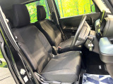 運転席まわりには十分なスペースがあり、大柄な方でもゆったり運転していただける環境です。