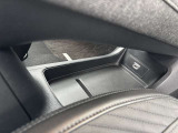 コンソールの下には、荷物を置くことができるスペースが確保されています!ティッシュボックスや鞄等を置くことができますよ!
