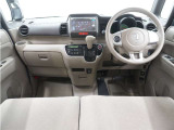◆インテリアパネル◆視界広々で非常に運転しやすくロングドライブでも疲れを感じさせないすっきりとまとまったインパネ周りです。