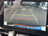 後方状況をクリアに映し出し、安全な運転をサポート。狭い場所での駐車や、車線変更時にも役立ちます。安心の運転体験を提供します。