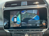 『アラウンドビューモニター』はスムーズな駐車と安全確認をサポートします。