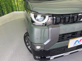 【LEDヘッドライト】悪天候や夜間走行時も良好な視界を確保し安心して運転できる高輝度LEDヘッドライトを装備!点灯速度が早く、消費電力も抑えられています。