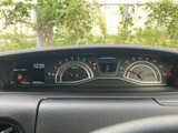 視認性の高いメーターパネルで、運転に必要な情報を的確に把握できます。デジタル表示とアナログ表示を組み合わせることで、より分かりやすい表示を実現しています。