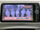 停車中には、地上デジタル放送を楽しめるTVチューナーを搭載。長距離移動や休憩時間のお供に最適です。快適なドライブをサポートします。