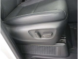 パワーシート搭載。微妙な調整が手軽にでき、ピッタリのポジションで運転することが可能です。