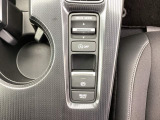 【電子制御パーキングブレーキ】指先で操作が簡単。スイッチを引くだけでパーキングブレーキの操作が可能です。