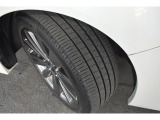 タイヤサイズは225/45R18です。