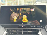 停車中に、地上デジタル放送をクリアに視聴できます。長距離移動や休憩時間のエンターテイメントに最適。移動時間を有効活用できます。