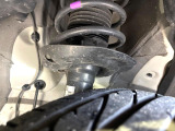 お車を安心してお乗りいただく為には、足回りの定期点検が欠かせません。サービスサポート(有償保証)では無料点検もご提供しており、安心のカーライフをお過ごしいただけるサポート体制が整っています。